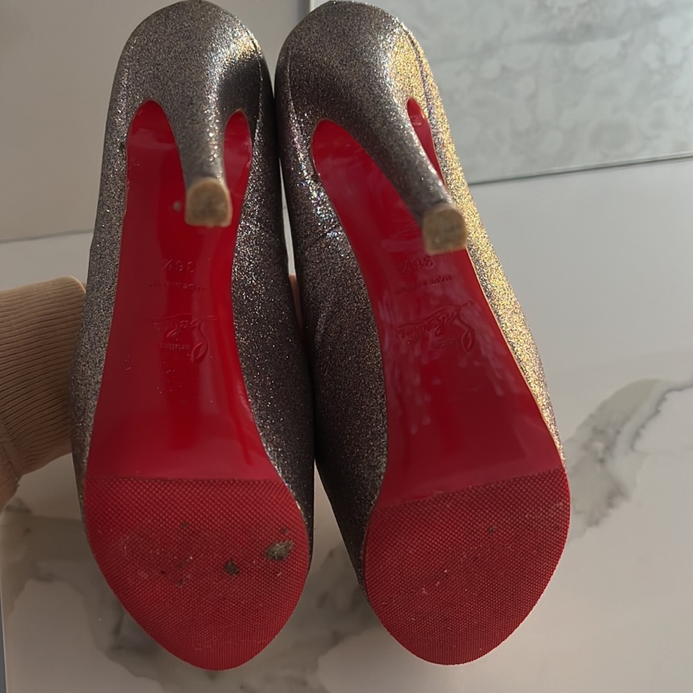 Christian Louboutin - Picture 3 of 6